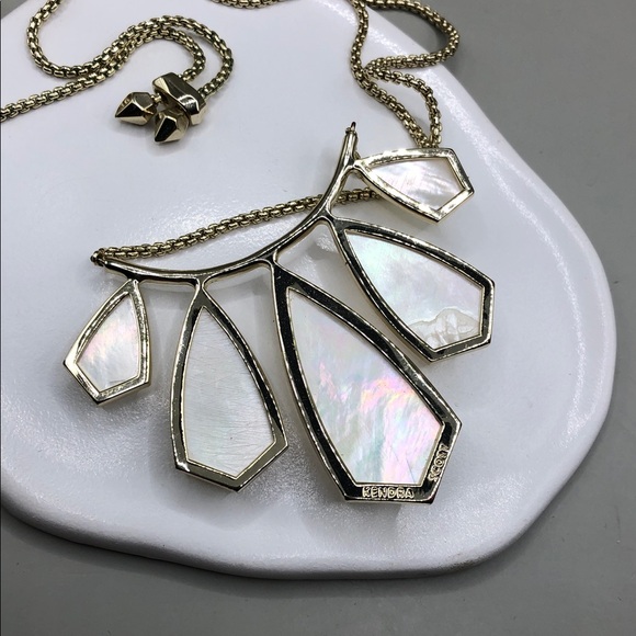 Kendra Scott Rhyan Adjustable Necklace - Ivory Mother of Pearl / Gold Excellent. - Picture 5 of 7